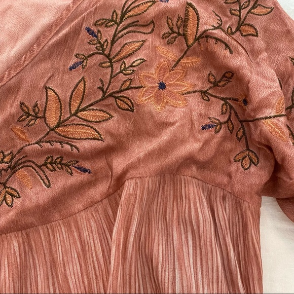 NWT: VICI Harper Embroidered Top TERRACOTTA - Picture 5 of 12